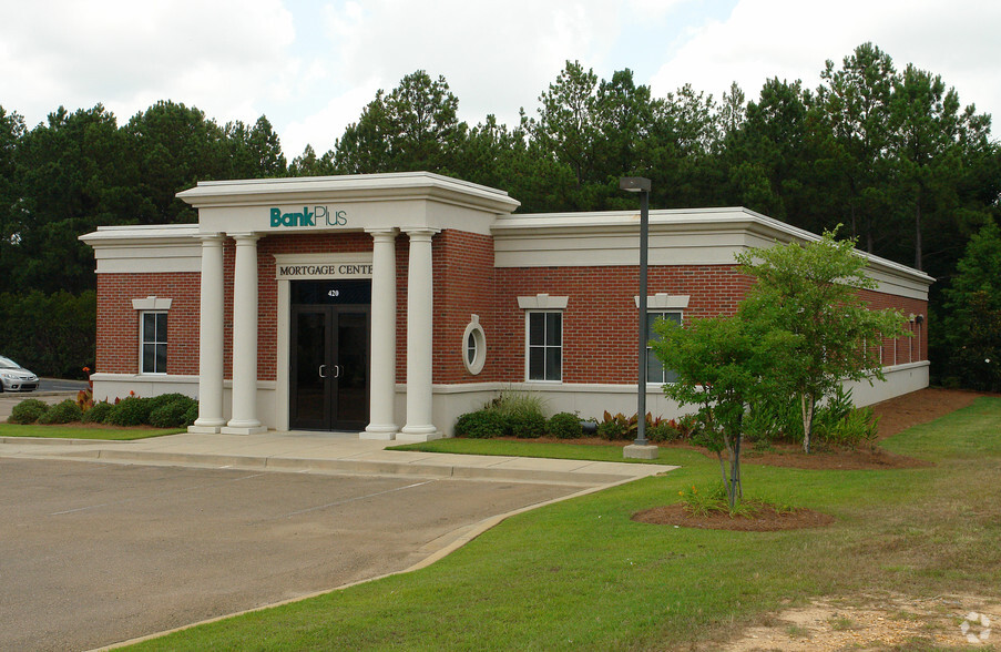 420 Northpark Dr, Ridgeland, MS for sale - Building Photo - Image 1 of 1