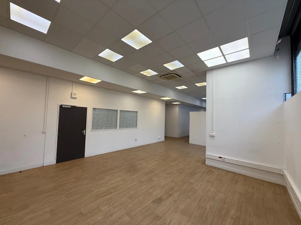 Location Bureaux 310 m² - Photo 1