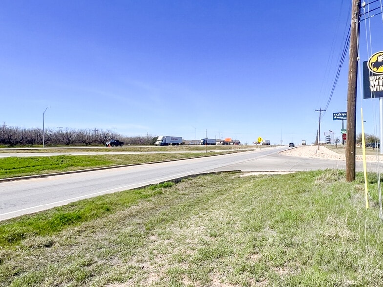 1011 E Overland Trl, Abilene, TX for sale - Building Photo - Image 3 of 5