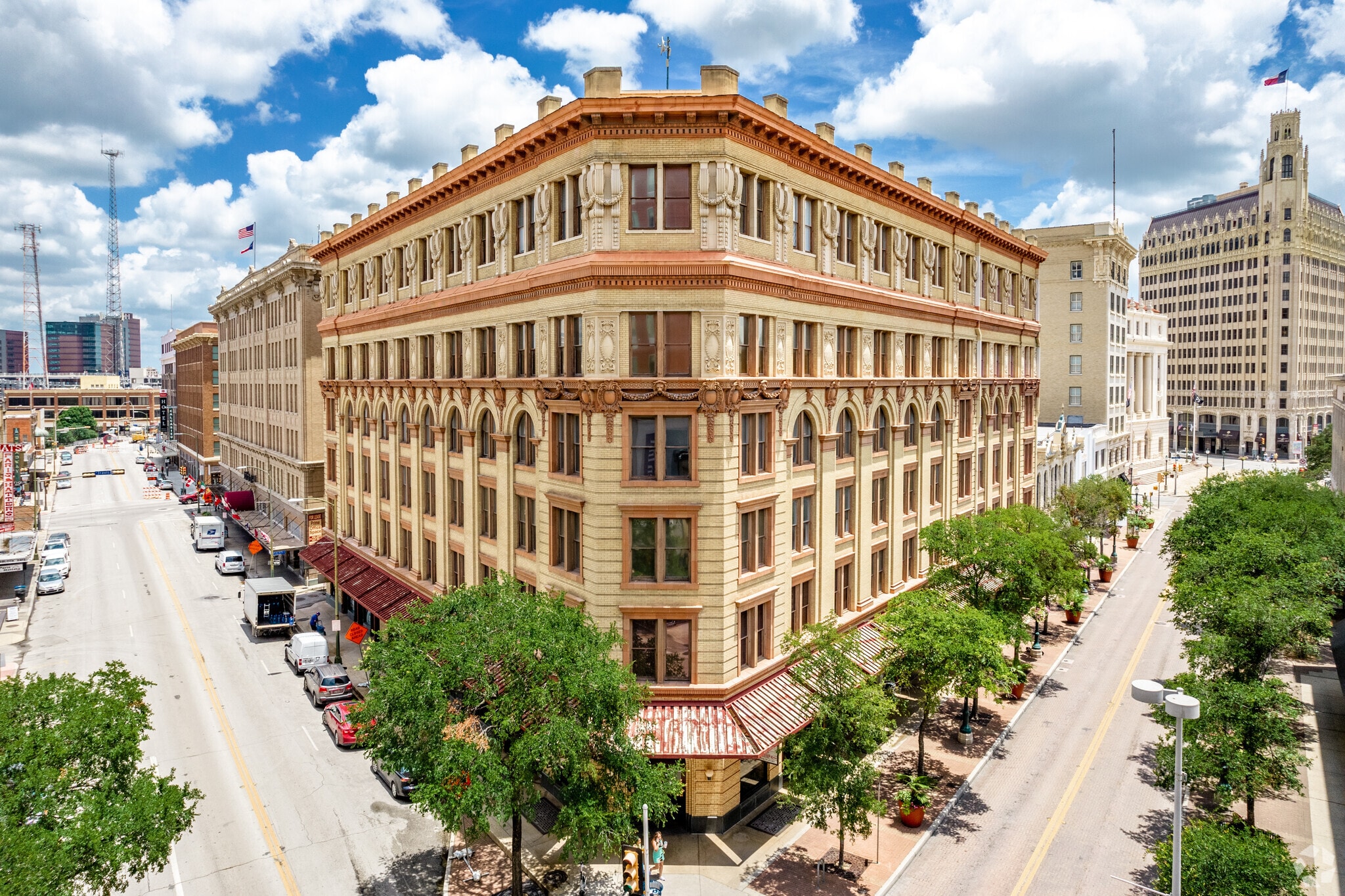 110 Broadway St, San Antonio, TX to rent Building Photo- Image 1 of 3