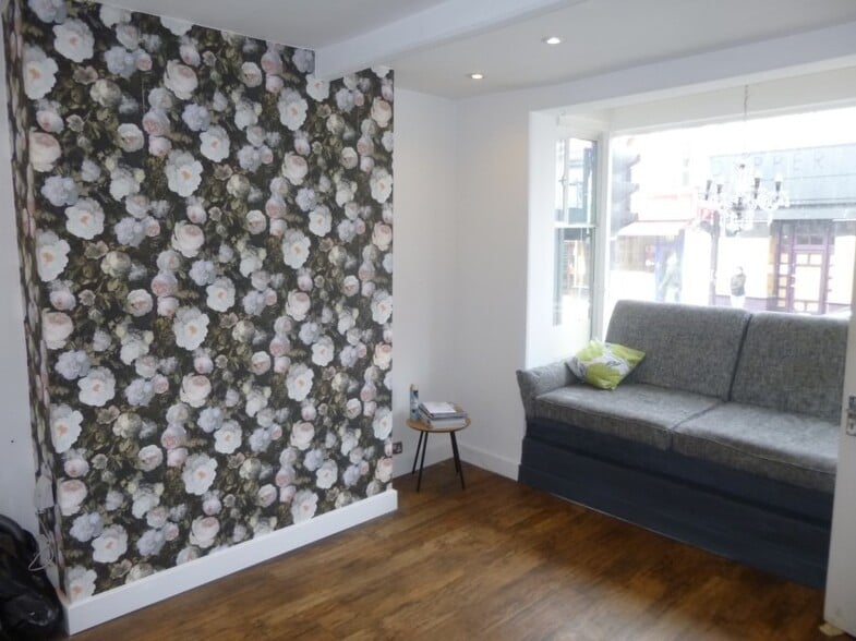204 High St, Dorking for sale - Interior Photo - Image 3 of 10