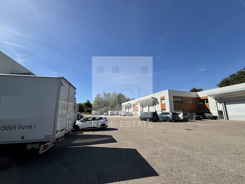 1 Rue Galilée, Saint-Priest to rent - Building Photo - Image 2 of 8