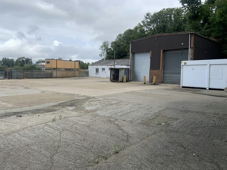 Selsdon Rd, South Croydon to rent - Building Photo - Image 2 of 5