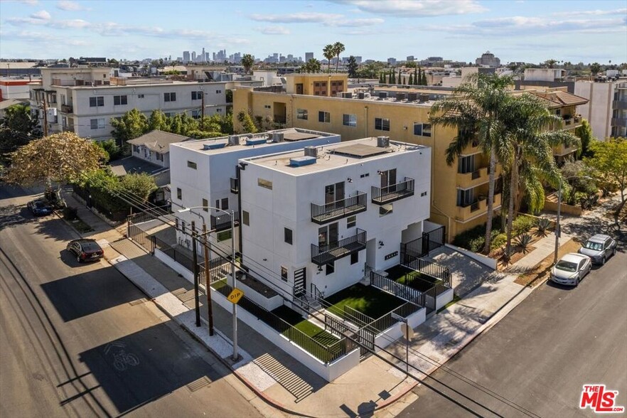 858 N Hudson Ave, Los Angeles, CA for sale - Building Photo - Image 3 of 25