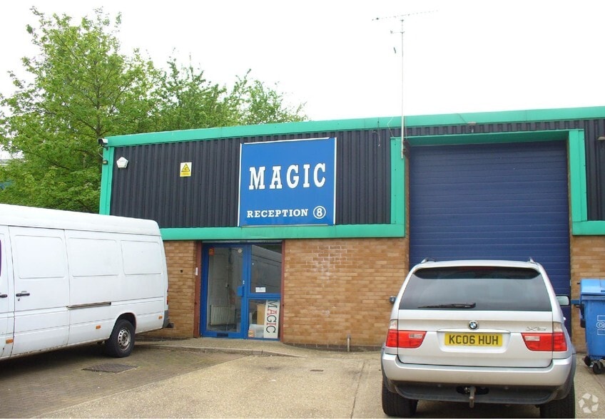 Colne Way, Watford to rent - Building Photo - Image 2 of 5
