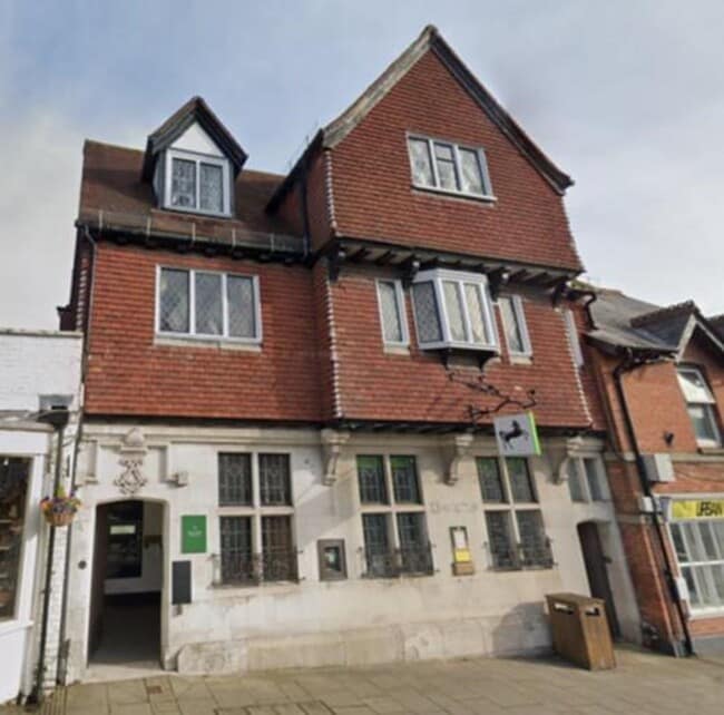 More details for 29 High St, Lyndhurst - Retail to Rent