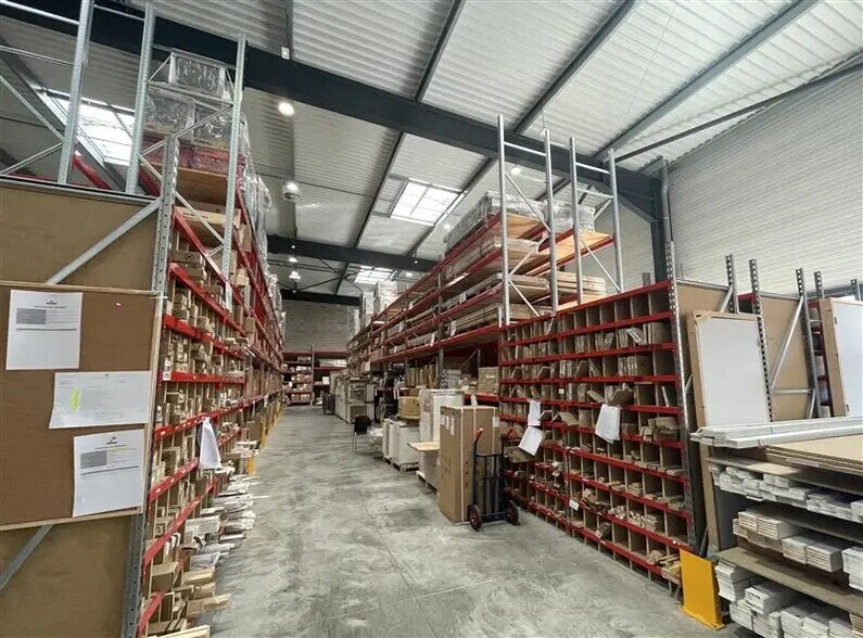 Light Industrial in Tremblay-en-France to rent - Building Photo - Image 2 of 11