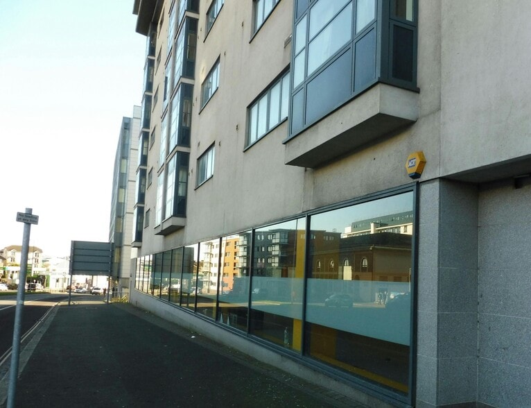 62 Exeter St, Plymouth to rent - Building Photo - Image 3 of 5