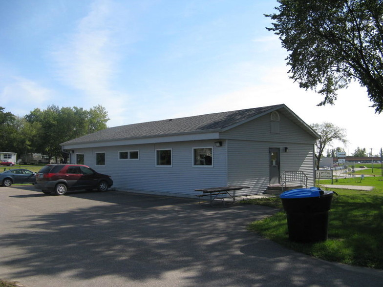 1121 Pebble Lake Rd, Fergus Falls, MN for sale - Building Photo - Image 3 of 15