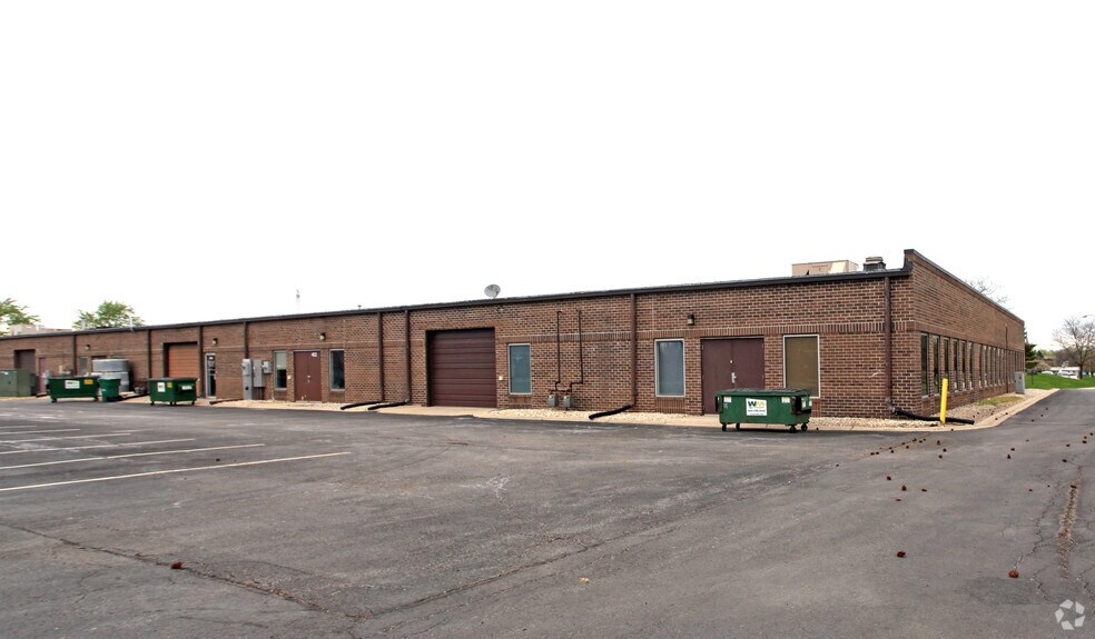 401-419 Eisenhower Ln S, Lombard, IL for rent - Building Photo - Image 1 of 4