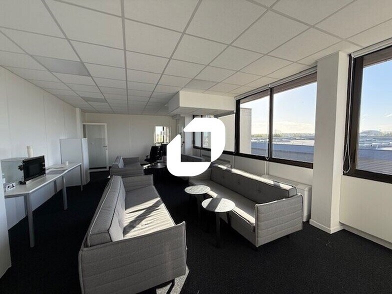 Office in SAINT-OUEN-L'AUMONE to rent - Interior Photo - Image 2 of 18