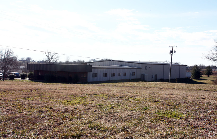 1330 Gateway Dr, Gallatin, TN for rent - Building Photo - Image 3 of 10