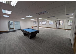 Catteshall Ln, Godalming to rent Interior Photo- Image 2 of 3