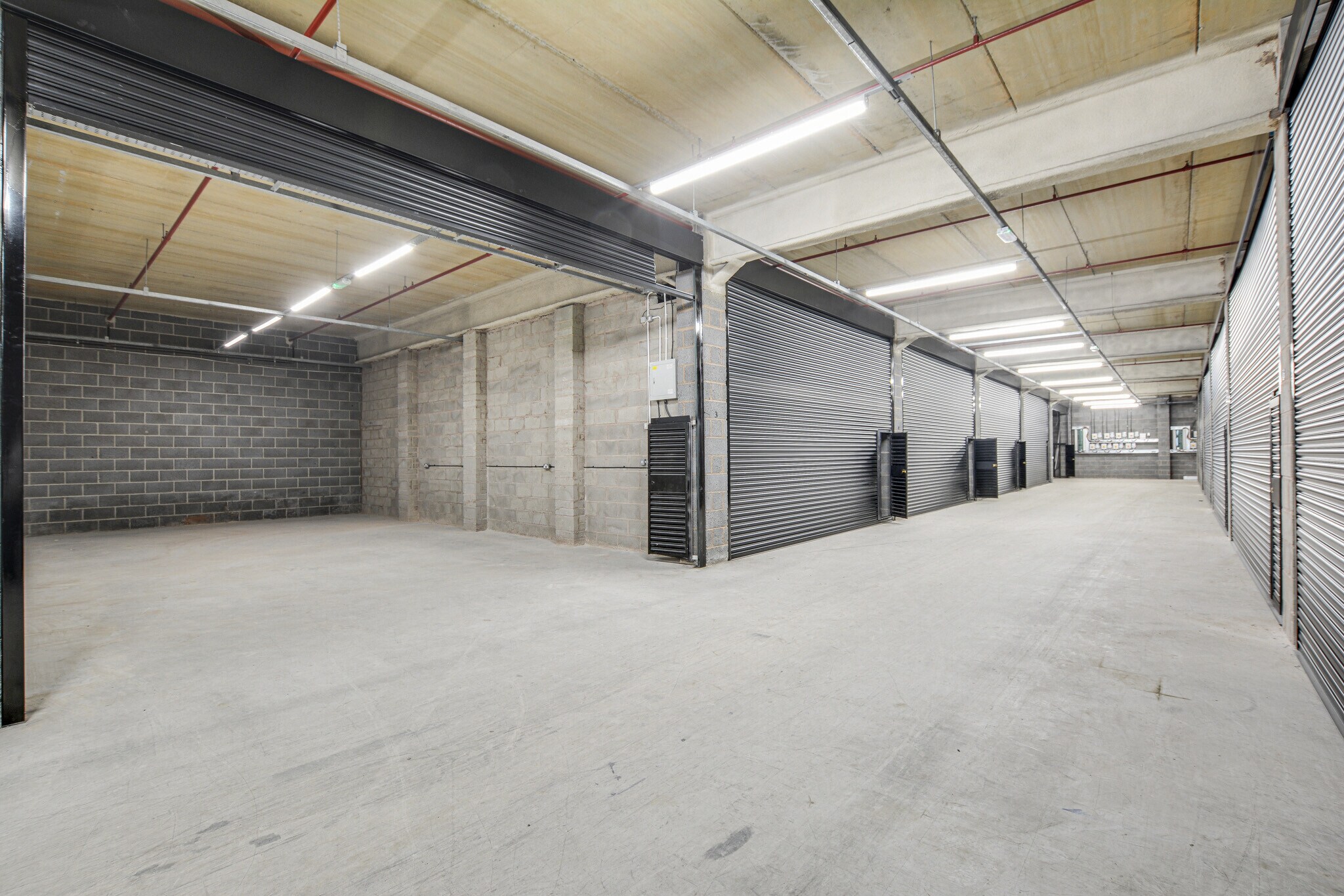 574 Manchester Rd, Bury to rent Interior Photo- Image 1 of 14