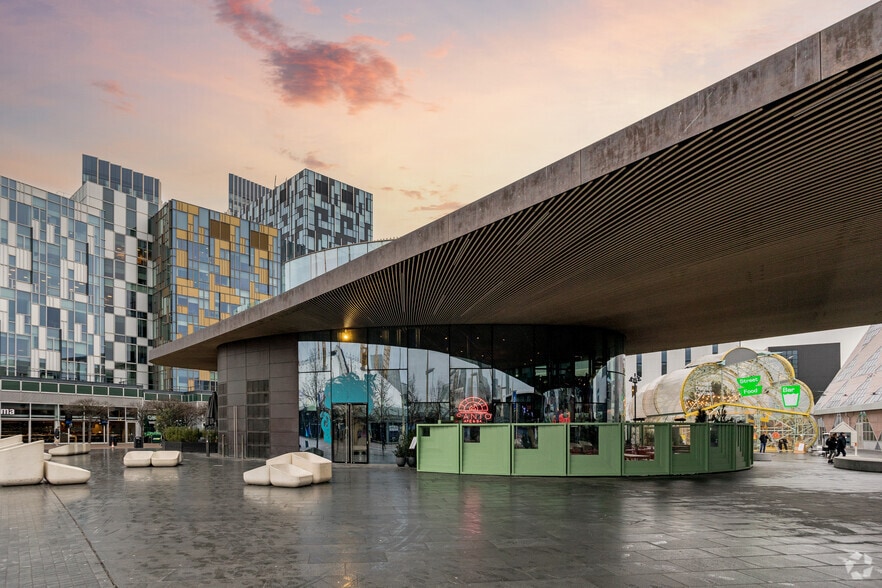 Peninsula Sq, London to rent - Primary Photo - Image 1 of 10