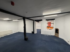 12 High St, Elstree to rent Interior Photo- Image 2 of 11