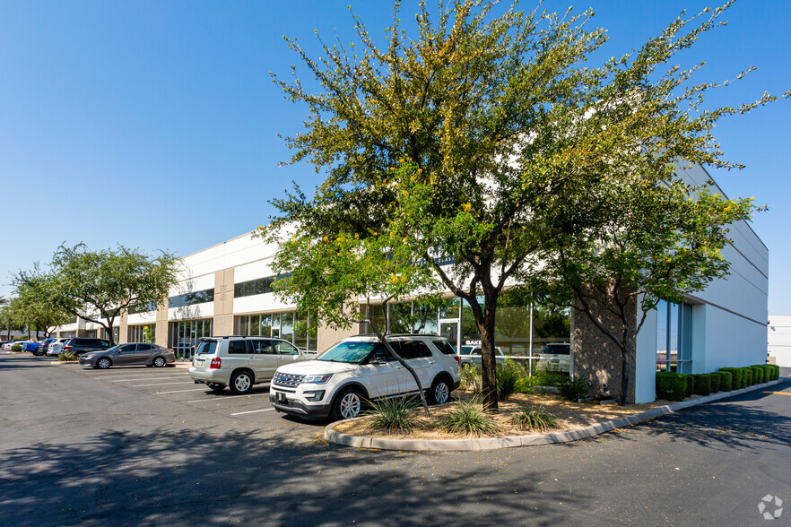 4710 E Elwood St, Phoenix, AZ for rent - Building Photo - Image 3 of 7