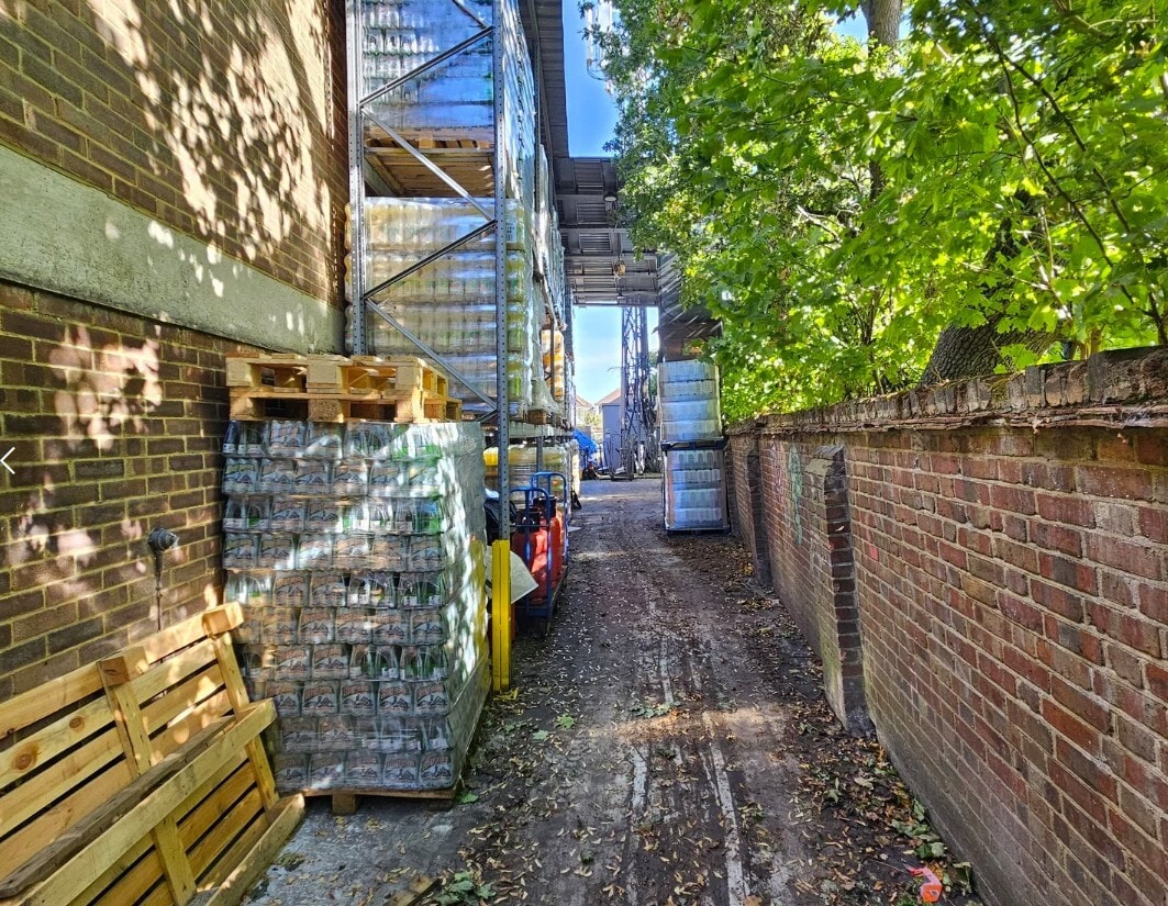 Westmoreland Rd, London to rent Building Photo- Image 1 of 6