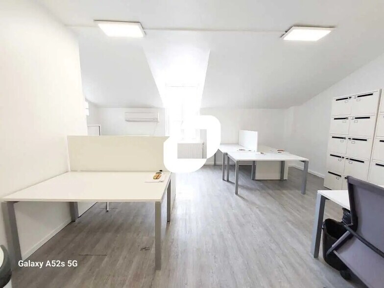 Office in Versailles to rent - Interior Photo - Image 2 of 5