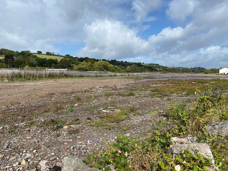 Waggoners Way, Exeter to rent - Building Photo - Image 2 of 3