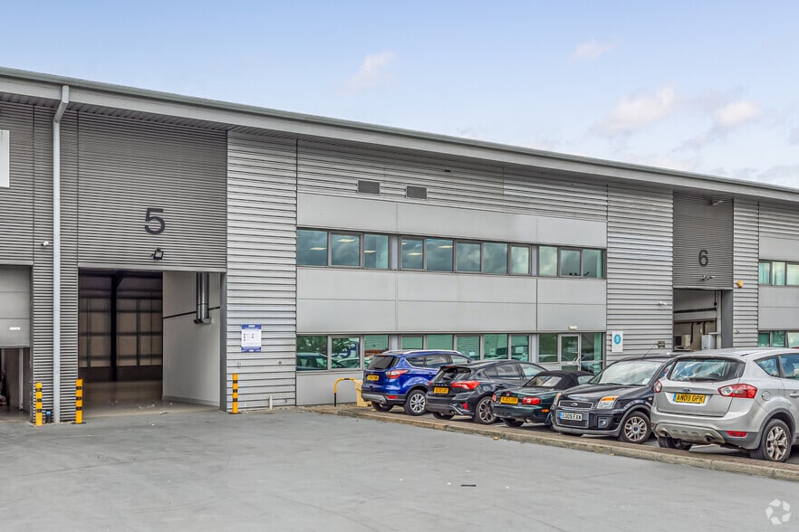 Cranes Farm Rd, Basildon to rent - Building Photo - Image 2 of 28