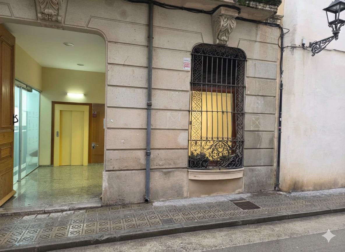 Retail in Arenys de Mar, Barcelona to rent Interior Photo- Image 1 of 12