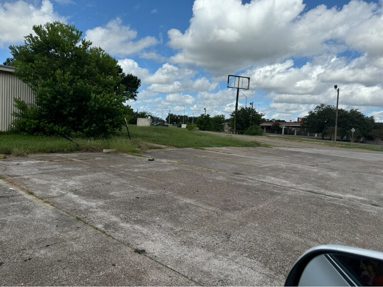 5500 39th St, Groves, TX for sale - Building Photo - Image 3 of 17