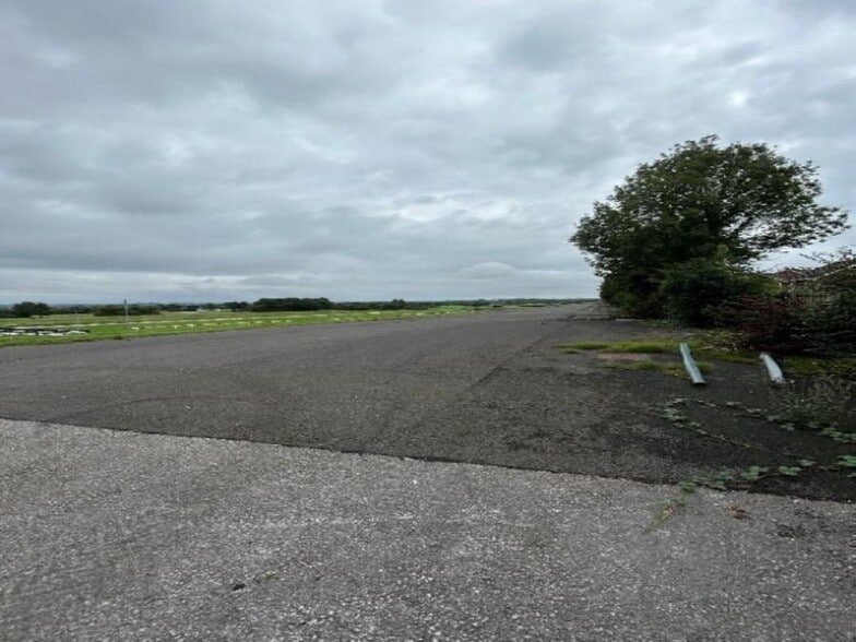 Aintree Racecourse, Liverpool to rent - Building Photo - Image 2 of 3