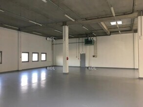 Light Industrial in Villeneuve-la-Garenne to rent Building Photo- Image 2 of 7