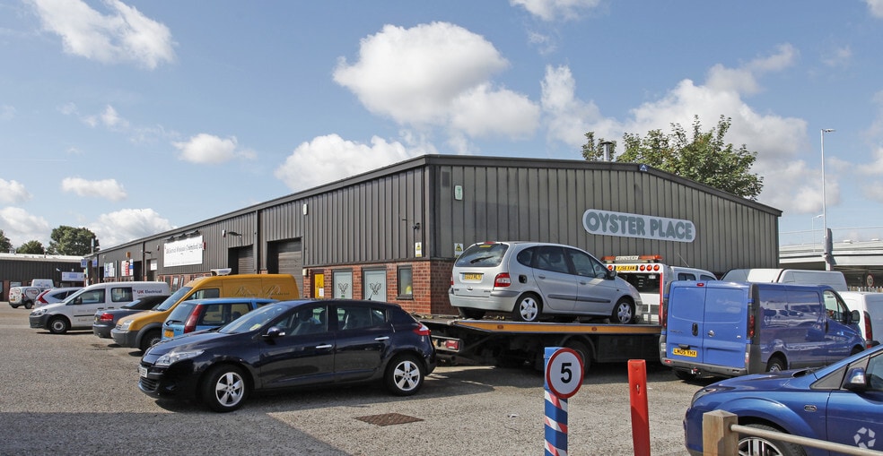 Montrose Rd, Chelmsford to rent - Building Photo - Image 2 of 6