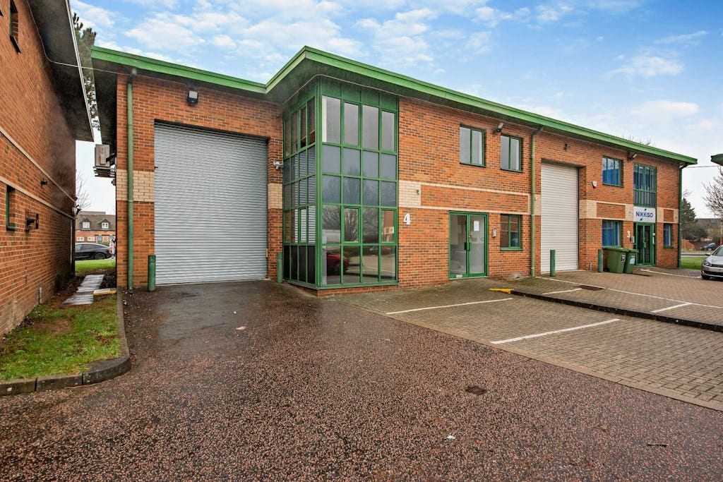 Pipers Way, Thatcham to rent Building Photo- Image 1 of 2
