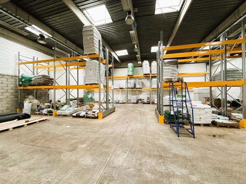 Light Industrial in Palaiseau to rent - Interior Photo - Image 3 of 10