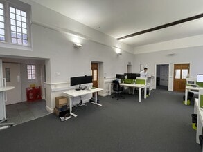 Main St, Denton to rent Interior Photo- Image 1 of 2
