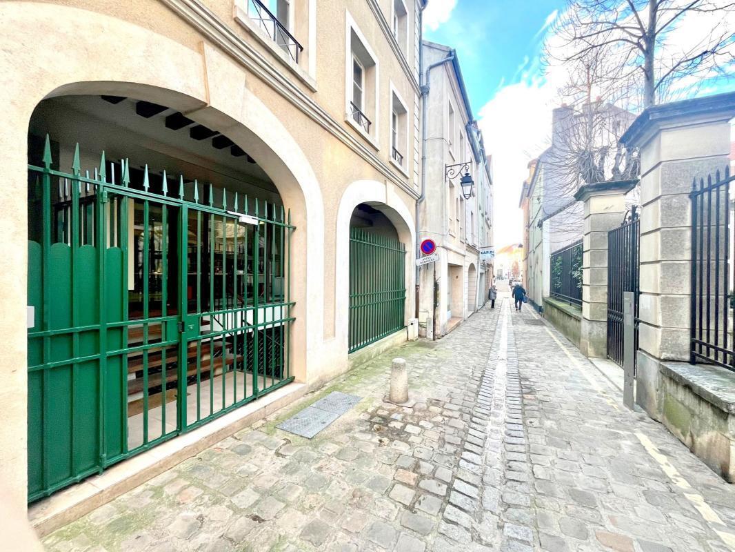 Office in Saint-Germain-en-Laye for sale Building Photo- Image 1 of 9
