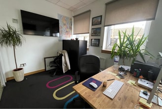 201 Pinner Rd, Northwood to rent Interior Photo- Image 1 of 2