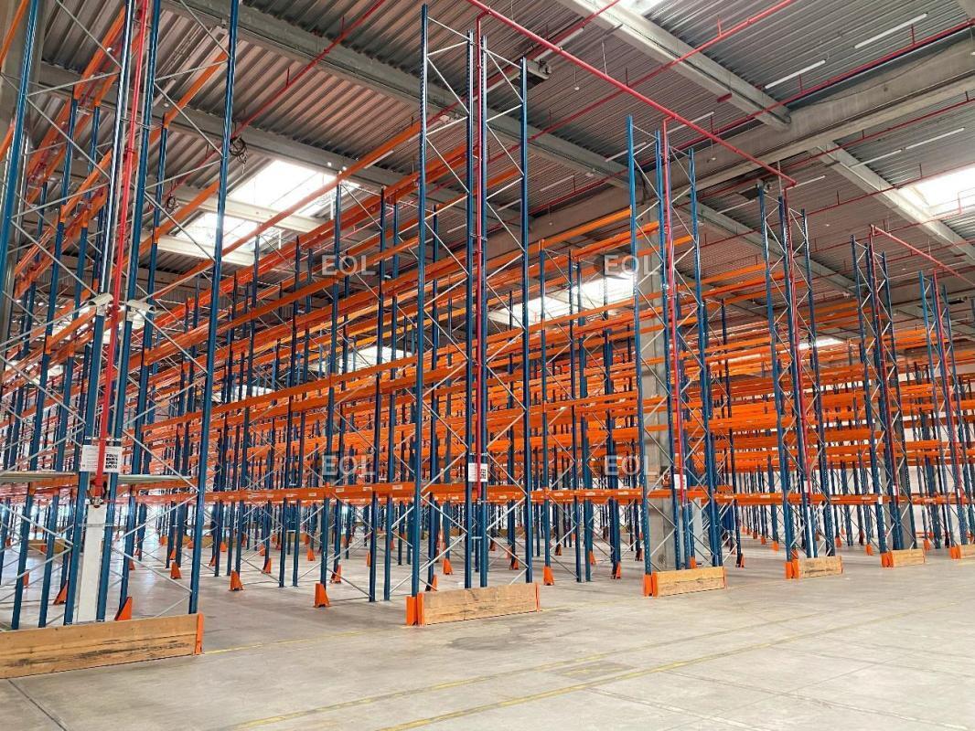 Industrial in Santeny to rent Interior Photo- Image 1 of 13