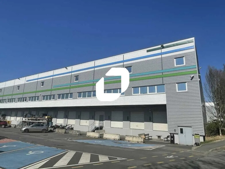 Office in Massy to rent - Building Photo - Image 1 of 10