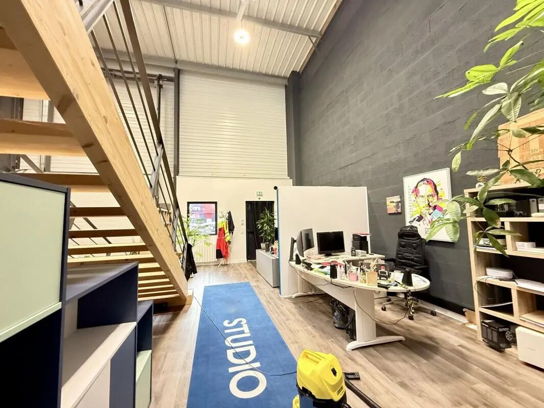 Office in Vannes for sale Interior Photo- Image 1 of 4