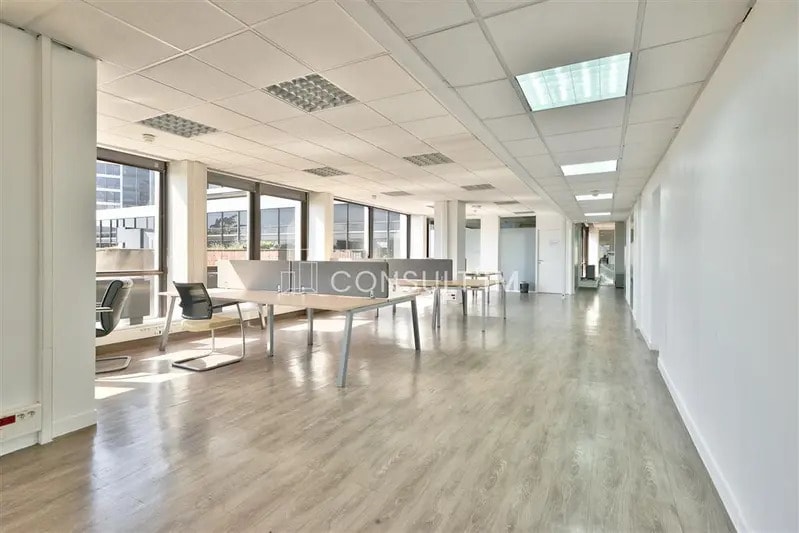 Office in Saint-Cloud to rent Interior Photo- Image 1 of 8