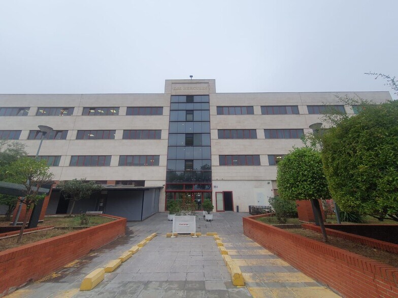 Office in SEVILLA, Sevilla to rent - Building Photo - Image 1 of 12