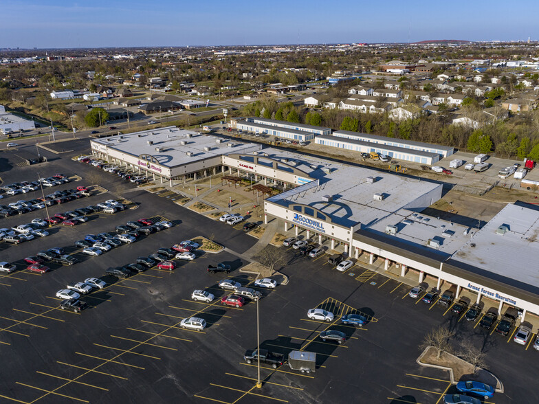 9118-9210 S Western Ave, Oklahoma City, OK for sale - Building Photo - Image 1 of 1