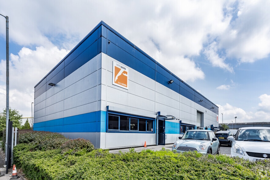 Parkway, Manchester for sale - Building Photo - Image 1 of 1