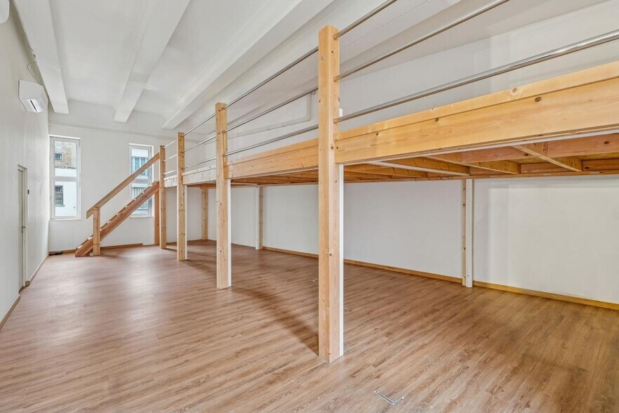 Office in Asnières-sur-Seine to rent - Building Photo - Image 3 of 8