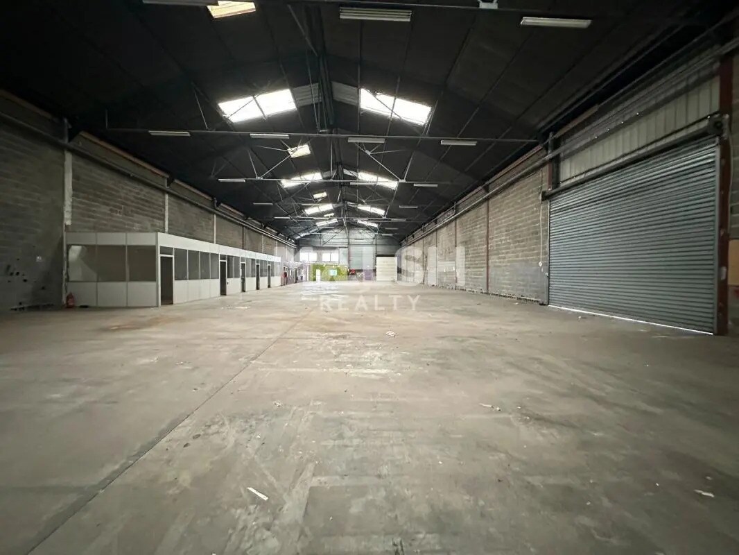 Office in Vénissieux to rent Building Photo- Image 1 of 10