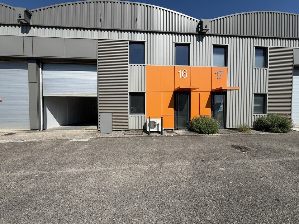 Light Industrial in Dardilly to rent Building Photo- Image 1 of 7