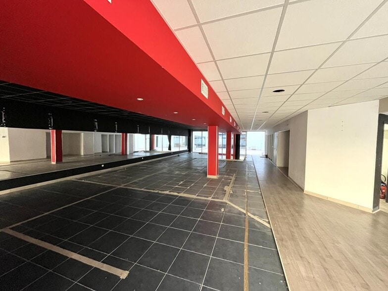 Retail in Hyères for sale - Interior Photo - Image 2 of 7