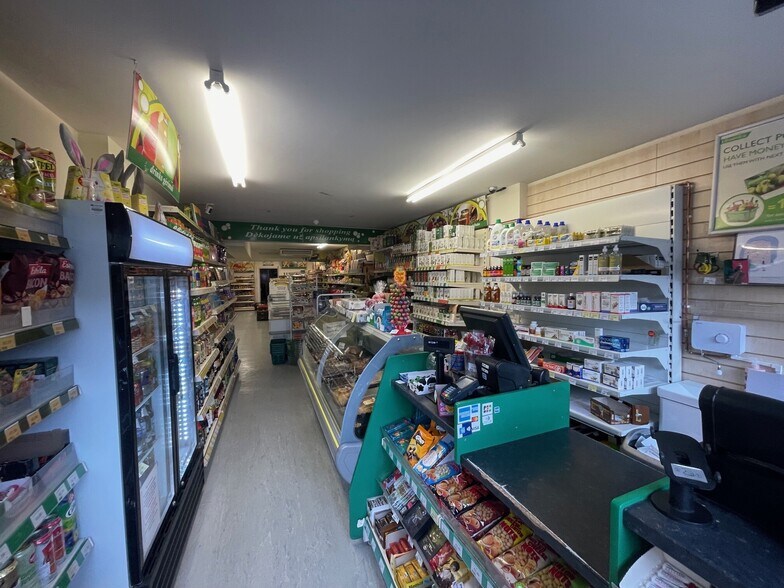 73A-73B Tavistock St, Bedford to rent - Building Photo - Image 3 of 4