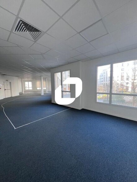 Office in Chessy for sale - Building Photo - Image 1 of 8
