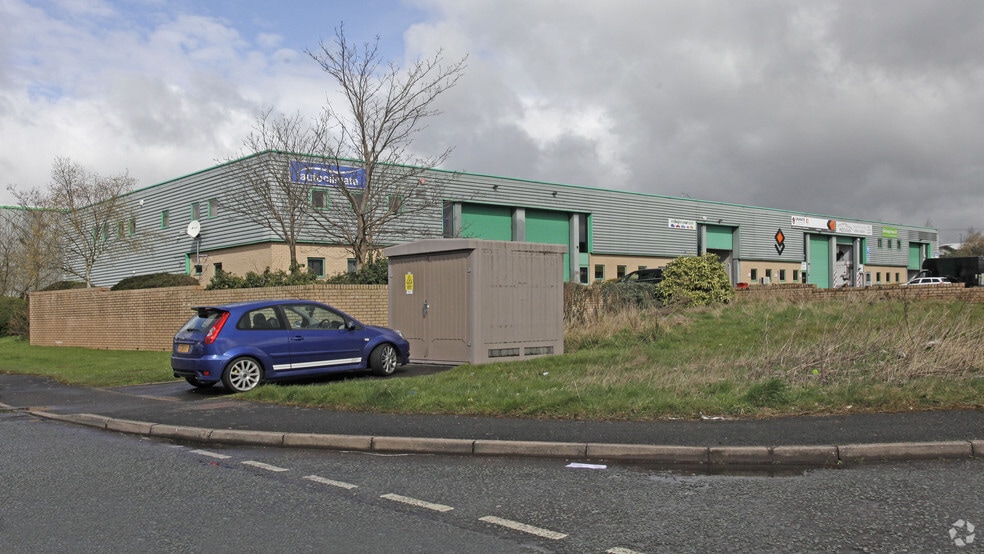 Hussey Rd, Shrewsbury to rent - Primary Photo - Image 1 of 4