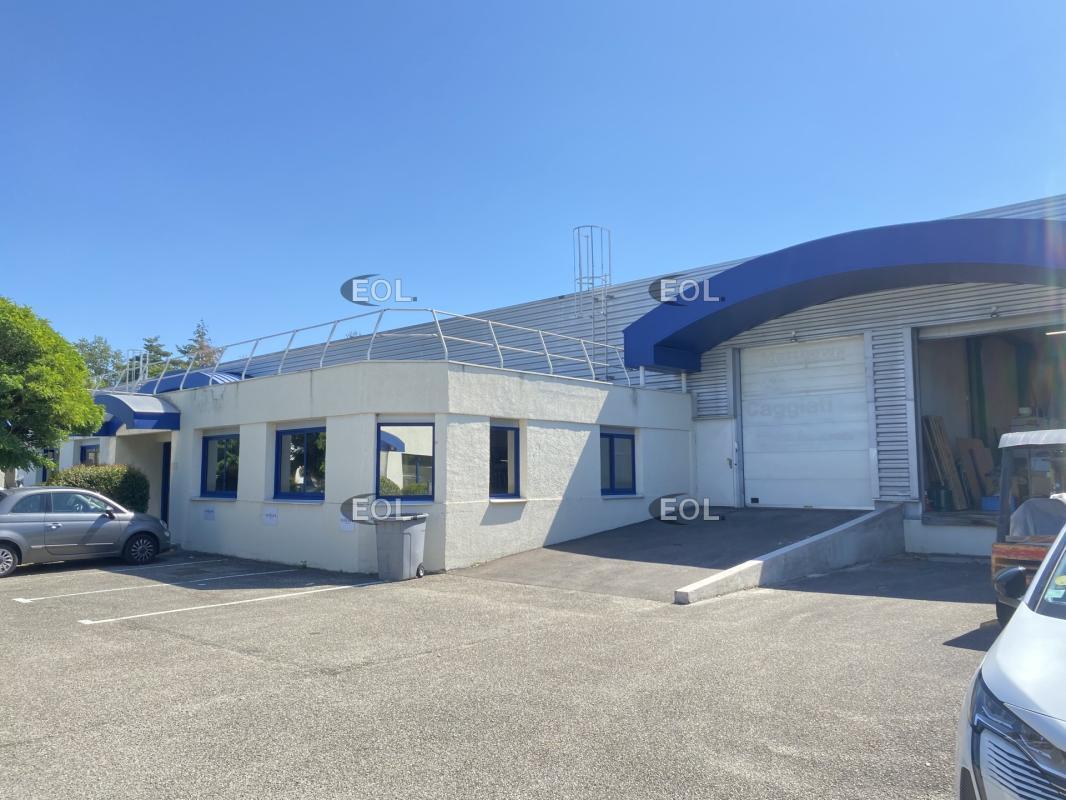 Industrial in Saint-Genis-Laval to rent Building Photo- Image 1 of 12